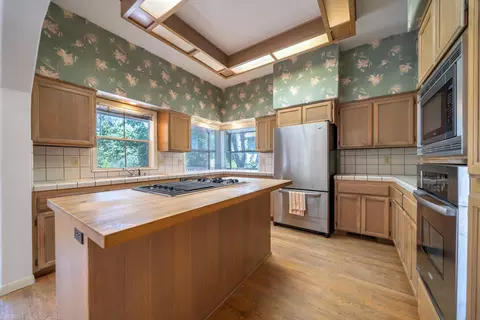 1672 Saint Andrews, Redding, CA 96003 photo 9