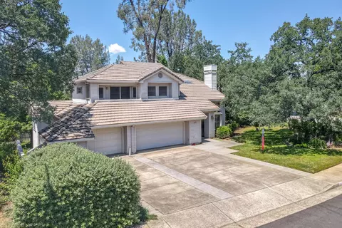 1672 Saint Andrews, Redding, CA 96003