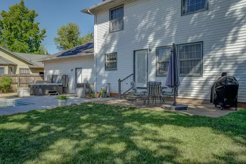 Exterior - 1969 Cirrus St, Redding, CA 96002 photo 8 of 14