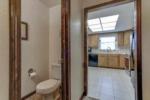 Bath - 1969 Cirrus St, Redding, CA 96002 photo 1 of 5