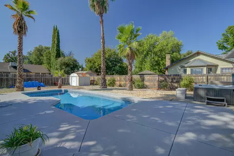 Exterior - 1969 Cirrus St, Redding, CA 96002 photo 2 of 14