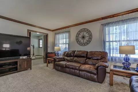 Living - 1969 Cirrus St, Redding, CA 96002 photo 5 of 8