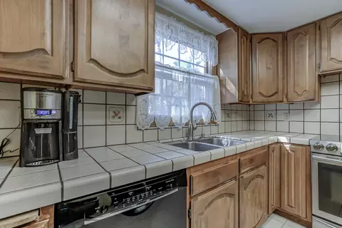 Kitchen - 1969 Cirrus St, Redding, CA 96002 photo 7 of 7