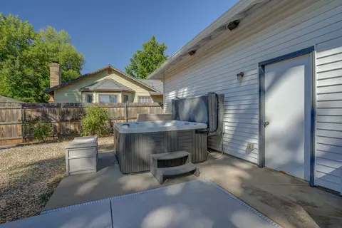 Exterior - 1969 Cirrus St, Redding, CA 96002 photo 3 of 14