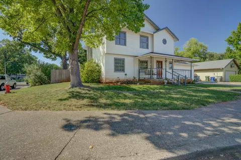 Exterior - 1969 Cirrus St, Redding, CA 96002 photo 12 of 14