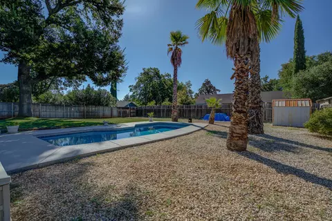 Exterior - 1969 Cirrus St, Redding, CA 96002 photo 4 of 14