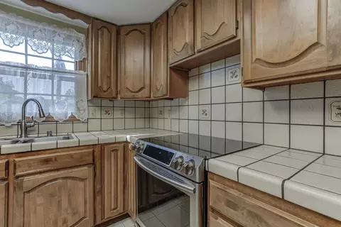 Kitchen - 1969 Cirrus St, Redding, CA 96002 photo 4 of 7