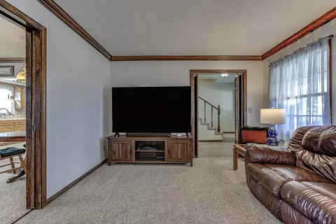Living - 1969 Cirrus St, Redding, CA 96002 photo 7 of 8