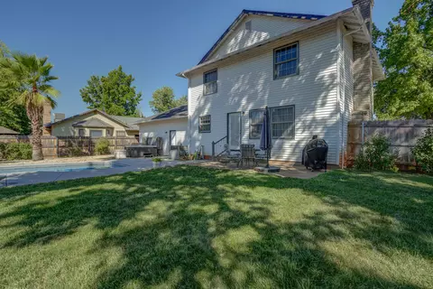 Exterior - 1969 Cirrus St, Redding, CA 96002 photo 7 of 14
