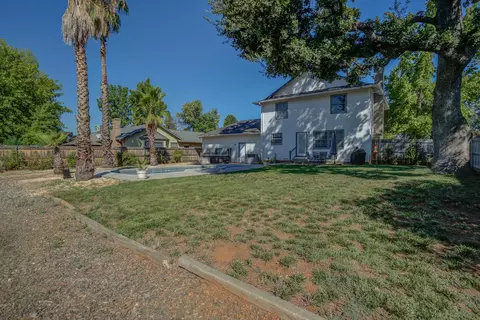 Exterior - 1969 Cirrus St, Redding, CA 96002 photo 6 of 14