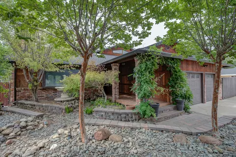 2242 Jessica Way, Redding, CA 96002 photo 7