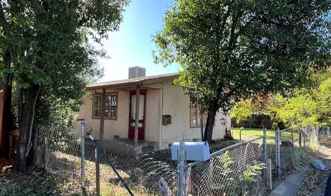 571 Saint Marks St, Redding, CA 96003