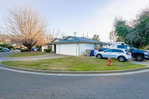 6908 Dennis Ct, Redding, CA 96001 photo 2