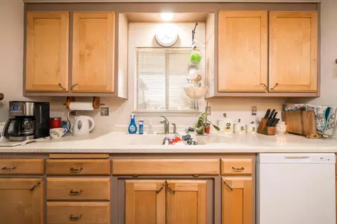 6908 Dennis Ct, Redding, CA 96001 photo 9