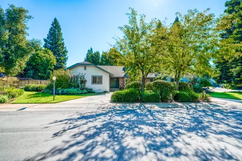 4251 Saratoga Dr, Redding, CA 96002