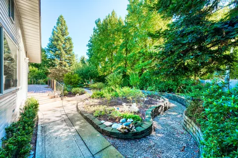 4251 Saratoga Dr, Redding, CA 96002 photo 35