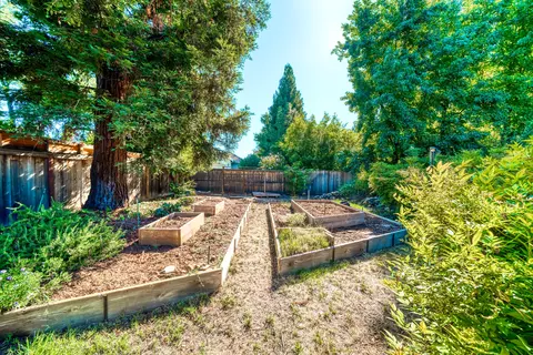 4251 Saratoga Dr, Redding, CA 96002 photo 40