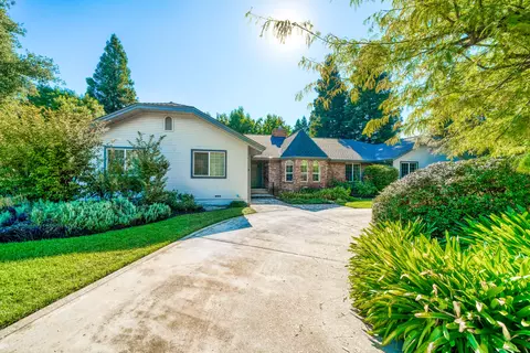 4251 Saratoga Dr, Redding, CA 96002 photo 2