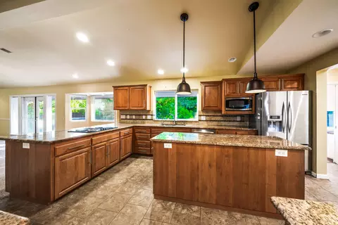 4251 Saratoga Dr, Redding, CA 96002 photo 9