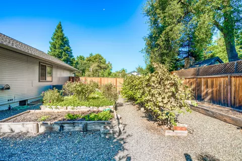 4251 Saratoga Dr, Redding, CA 96002 photo 41
