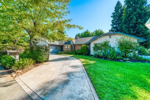 4251 Saratoga Dr, Redding, CA 96002 photo 3