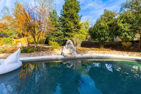 1107 Edgewood Dr, Redding, CA 96003 photo 28