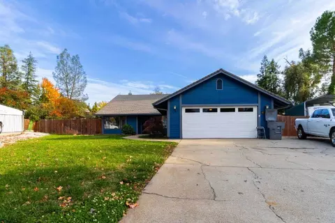 1107 Edgewood Dr, Redding, CA 96003 photo 2