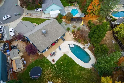 1107 Edgewood Dr, Redding, CA 96003 photo 3