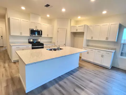 3020 Silverstone Dr, Redding, CA 96002