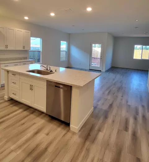 3020 Silverstone Dr, Redding, CA 96002 photo 2