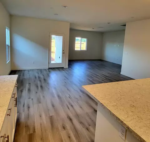 3020 Silverstone Dr, Redding, CA 96002 photo 4
