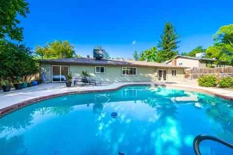 1417 Carter Way, Redding, CA 96002 photo 2