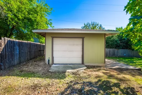 1417 Carter Way, Redding, CA 96002 photo 22