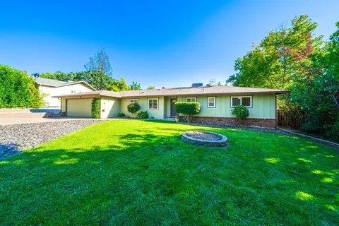 1417 Carter Way, Redding, CA 96002