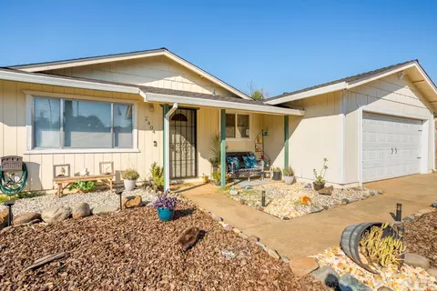 2404 Celestial St, Redding, CA 96002 photo 2