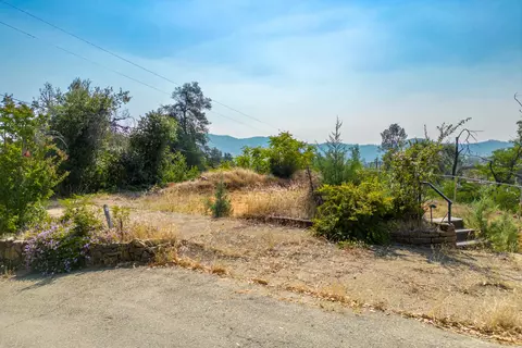 15902 Ganim Ln, Redding, CA 96001 photo 2