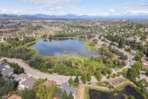 4553 Shannon Pl, Redding, CA 96001 photo 32