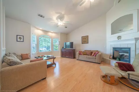 4553 Shannon Pl, Redding, CA 96001 photo 5
