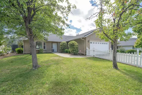 4553 Shannon Pl, Redding, CA 96001 photo 2