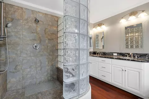 Bath - 8471 Churn Crk Rd, Redding, CA 96002 photo 5 of 6