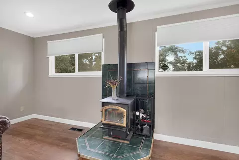 Living - 8471 Churn Crk Rd, Redding, CA 96002 photo 6 of 6
