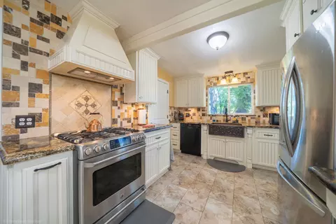22088 Reading Dr, Anderson, CA 96007 photo 22