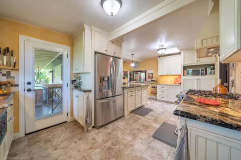 22088 Reading Dr, Anderson, CA 96007 photo 4