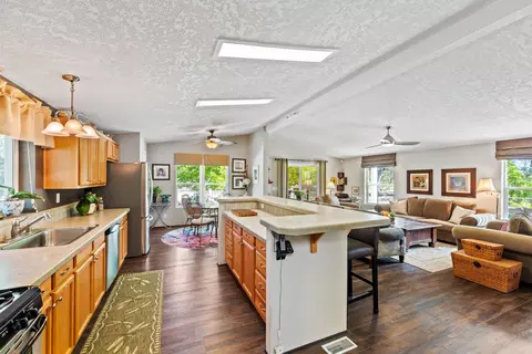 21092 Hackett Ln, Redding, CA 96003 photo 8
