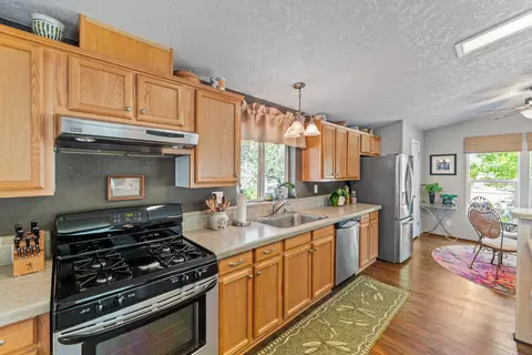 21092 Hackett Ln, Redding, CA 96003 photo 7