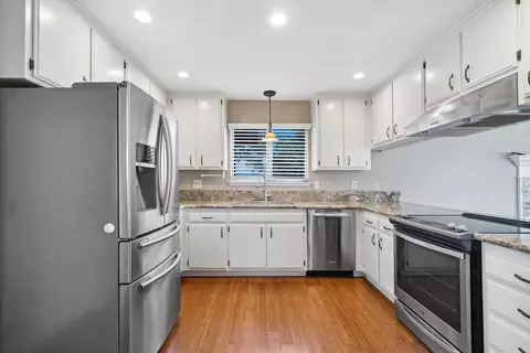 2976 Starlight Blvd, Redding, CA 96001 photo 2