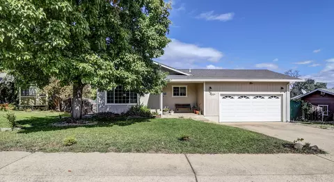 3734 Lake Forest Dr, Redding, CA 96003
