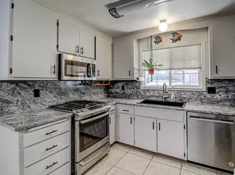 3734 Lake Forest Dr, Redding, CA 96003 photo 8