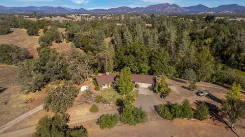 22137 Winding Oaks Trl, Bella Vista, CA 96008