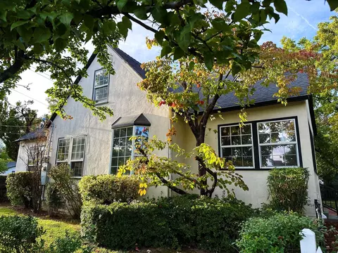 1855 Continental St, Redding, CA 96001